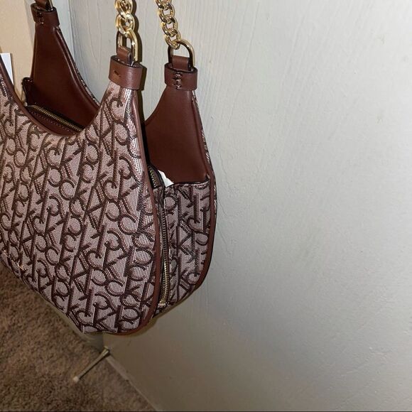 👜 Calvin Klein Monogram Chain Strap Hobo Bag - Picture 12 of 12